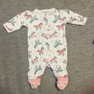 0-3 month button up pajamas, like new